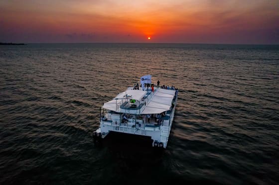 Atardecer en Catamarán Flamante